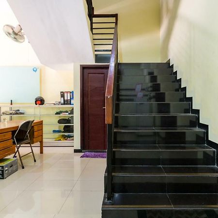 Hotel Reddoorz Syariah @ Ketintang Sorabaya Extérieur photo