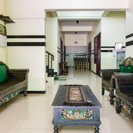 Hotel Reddoorz Syariah @ Ketintang Sorabaya Extérieur photo