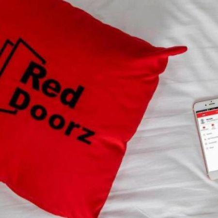 Hotel Reddoorz Syariah @ Ketintang Sorabaya Extérieur photo
