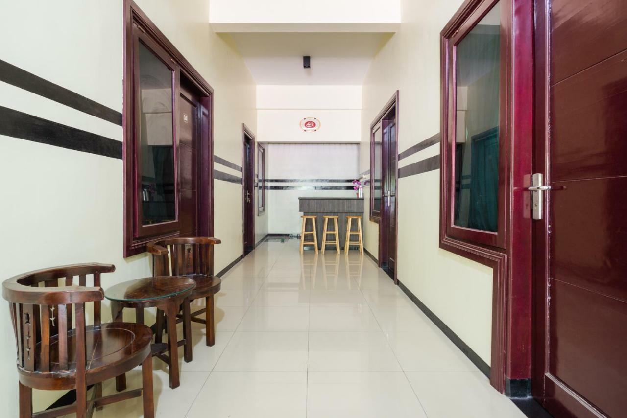 Hotel Reddoorz Syariah @ Ketintang Sorabaya Extérieur photo