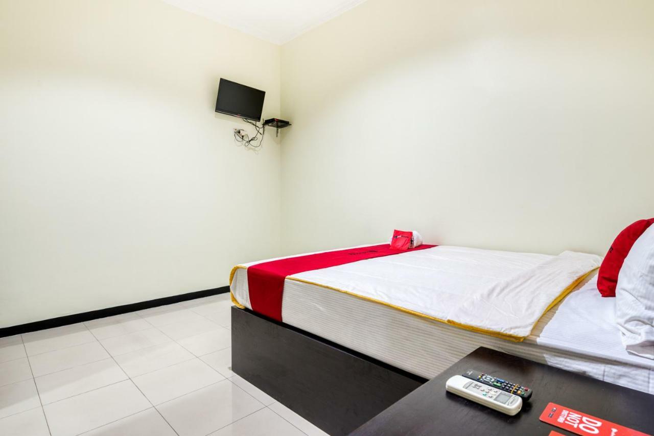 Hotel Reddoorz Syariah @ Ketintang Sorabaya Extérieur photo