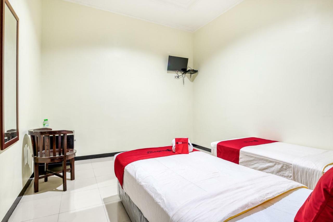 Hotel Reddoorz Syariah @ Ketintang Sorabaya Extérieur photo