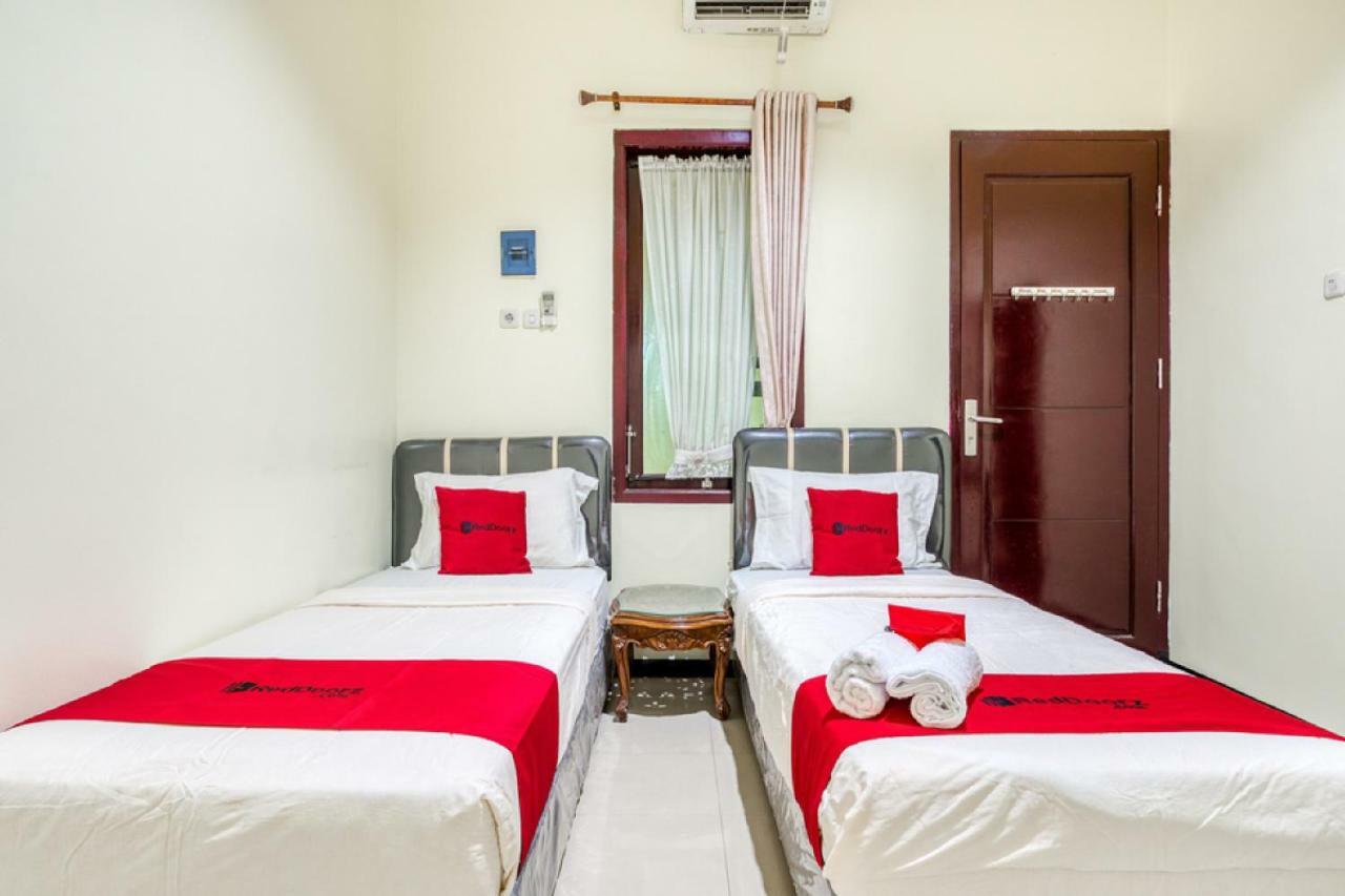 Hotel Reddoorz Syariah @ Ketintang Sorabaya Extérieur photo