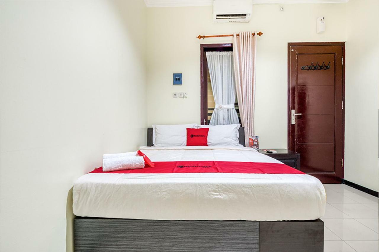Hotel Reddoorz Syariah @ Ketintang Sorabaya Extérieur photo